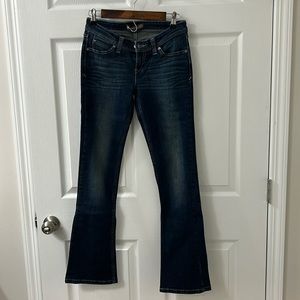 Women’s Levi’s blue jeans W26 L32